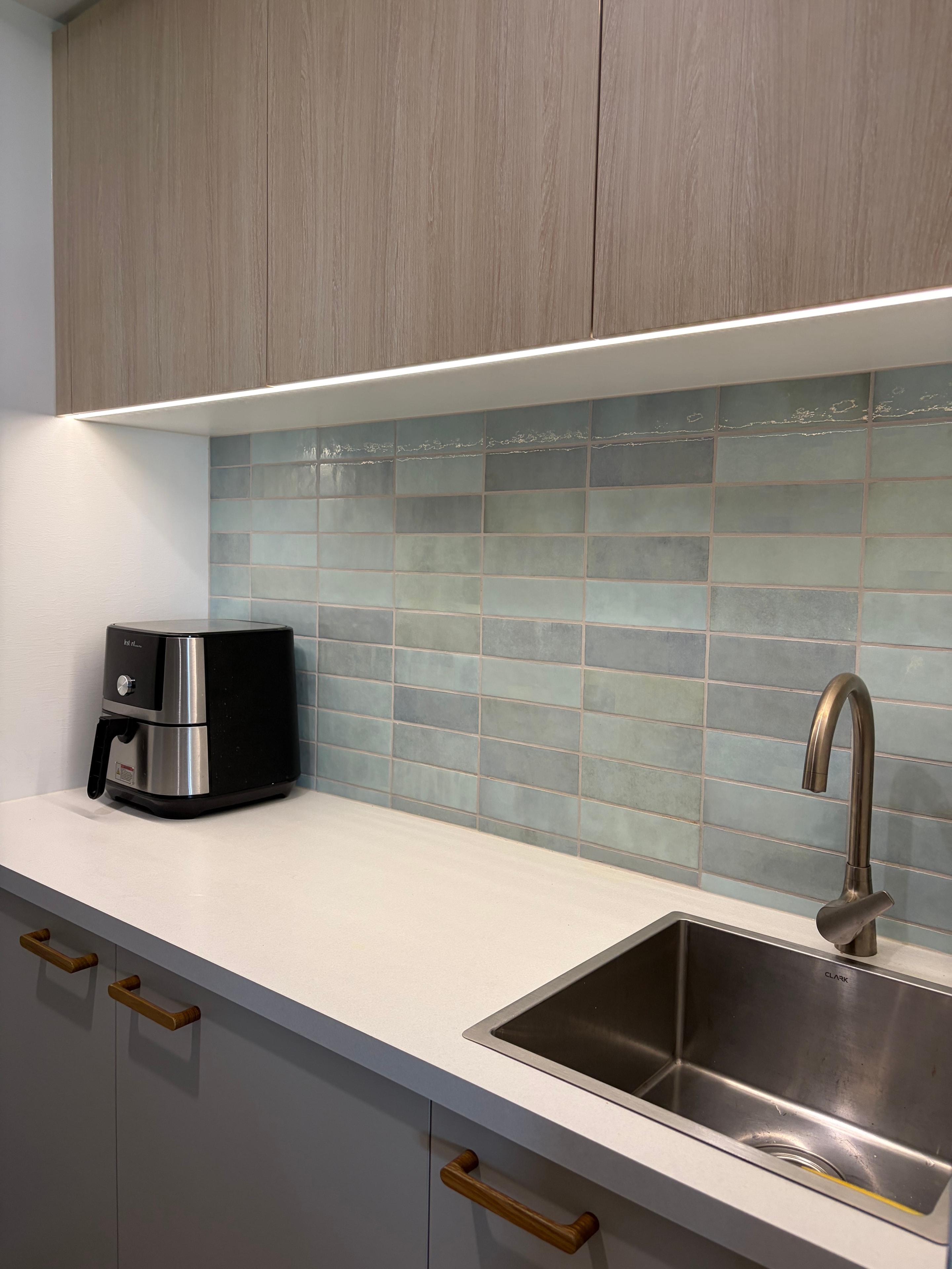 Kitchen splashback and under-cabinet lighting installation